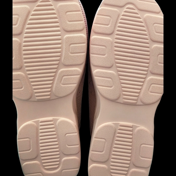 NWT!! Women's Trendy Fashion Laced Up Sporty Platform Pretty in Pink Shoes!!✨️🏃 - Picture 6 of 8